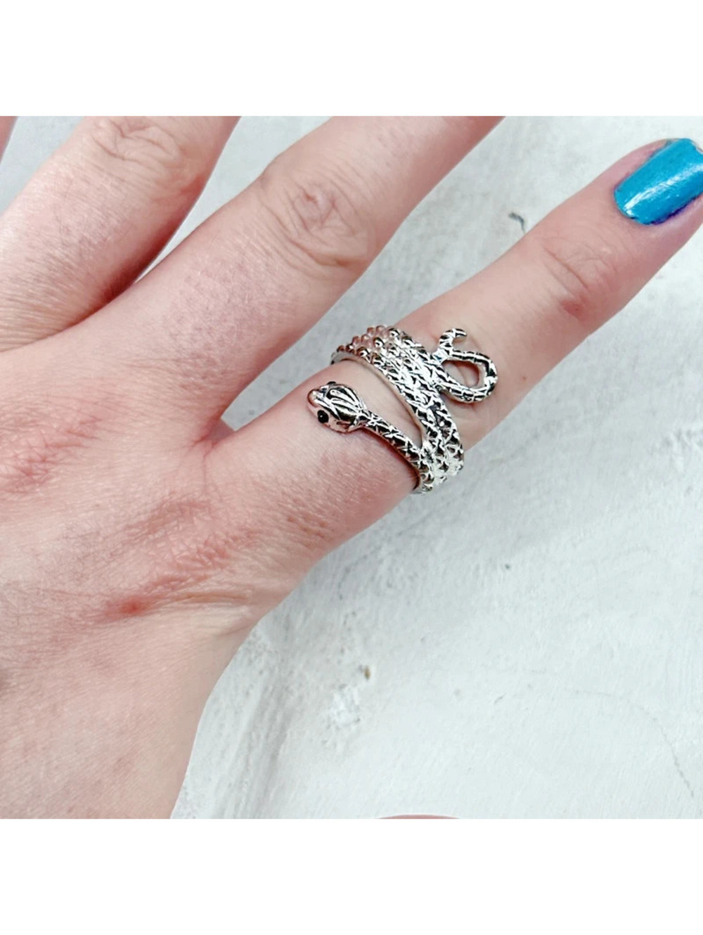 839mc. Goldtone Snake Ring 8.5